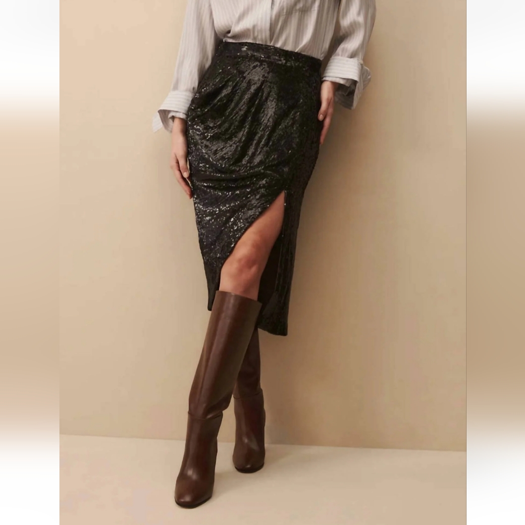 New Twp Lover Sequin Skirt Size 8